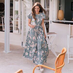 EUC Gal Meets Glam Shannon Floral Maxi Dress